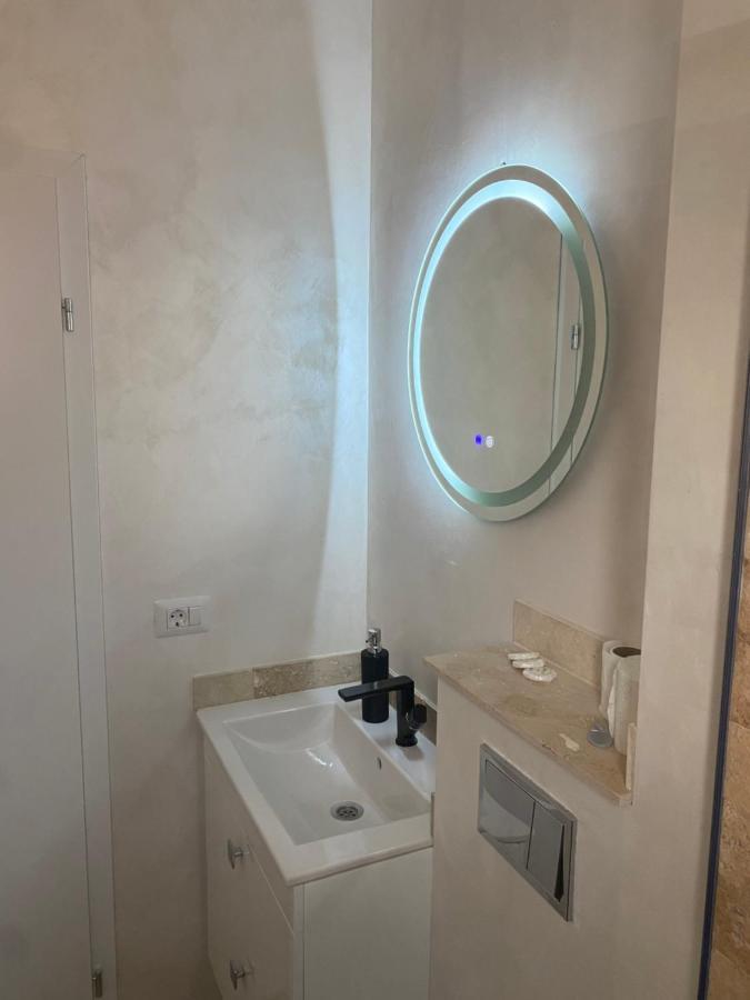 Apartment 4 *