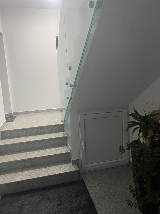 4 Apartment *
